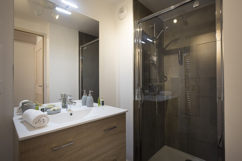 Salle d'eau 2, Appartement 4 pièces, Le Hameau de Barthélémy, La Rosière - © Manu Reyboz salle-de-douche-2-appartement-4-pieces-le-hameau-de-barthelemy-la-rosiere