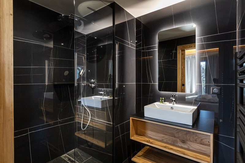 Salle d'eau, Appartement OREEBOIS6, L'Orée du Bois, La Rosière salle-de-douche-appartement-oreebois6-l-oree-du-bois-la-rosiere
