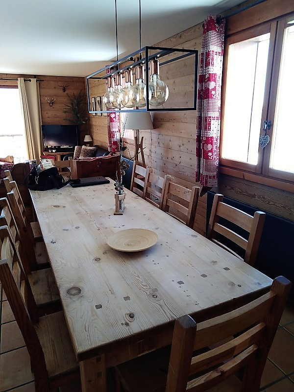 Salle à manger, appartement CHEA34, Les Chalets des Eucherts, La Rosière, vue 2 salle-a-manger-appartement-chea34-les-chalets-des-eucherts-la-rosiere-vue-2