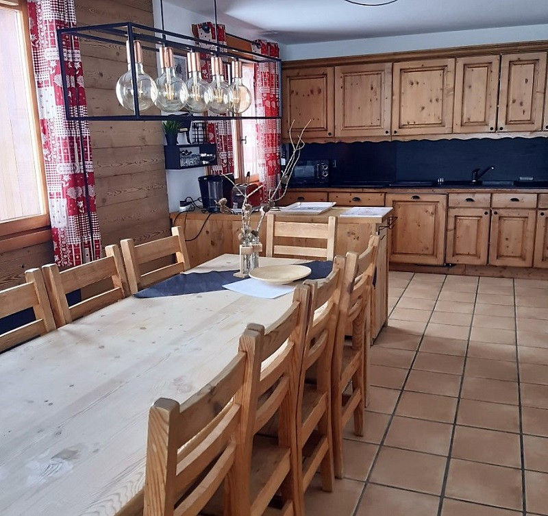 Salle à manger, appartement CHEA34, Les Chalets des Eucherts, La Rosière, vue 3 salle-a-manger-appartement-chea34-les-chalets-des-eucherts-la-rosiere-vue-3
