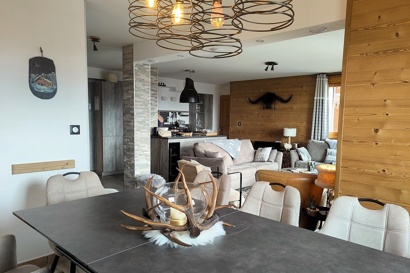 Salle à manger, Appartement CHEB45, Les Chalets des Eucherts, La Rosière, vue 2 Salle à manger, Appartement CHEB45, Les Chalets des Eucherts, La Rosière, vue 2
