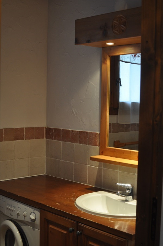Salle de bain, Appartement VA023, Les Chalets du Valaisan, La Rosière, vue 2 salle-de-bain-appartement-VA023-les-chalets-du-valaisan-la-rosiere-vue-2