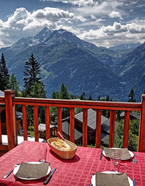 Terrasse, Appartement ESQM01, Chalet L'ESQUIROL, La Rosière, vue 1 terrasse-appartement ESQM01-chalet-l-esquirol-la-rosiere-vue-1