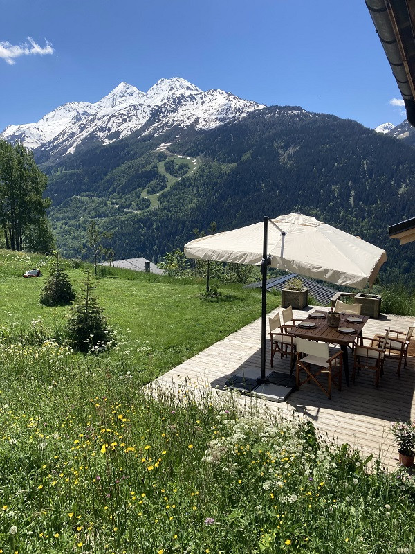 Terrasse en été, Chalet Apalosa, La Rosière, vue 2 terrasse-en-ete-chalet-apalosa-la-rosiere-vue-2