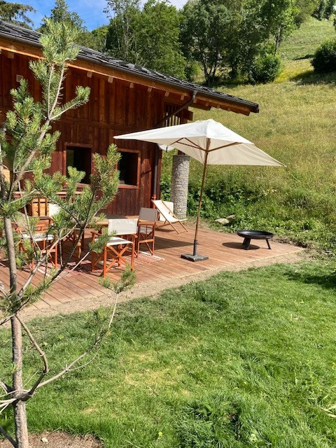 Terrasse en été, Chalet Apalosa, La Rosière, vue 1 terrasse-en-ete-chalet-apalosa-la-rosiere-vue-1