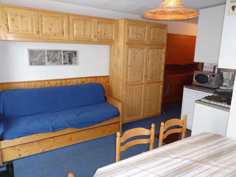 Séjour, Appartement VL015, Le Valaisan, La Rosière, vue 2 sejour-appartement-VL015-le-valaisan-la-rosiere-vue-2