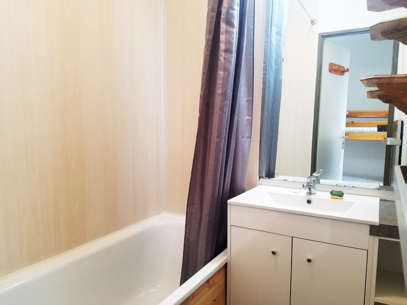 van207-salle-de-bain-1952160 van207-salle-de-bain-1952160